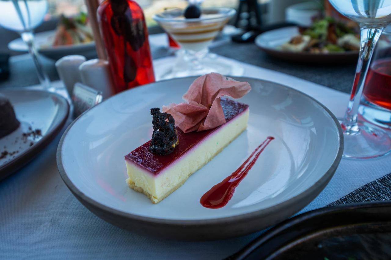 Mandarin Palace Hotel&Spa Tangier Bagian luar foto A cheesecake