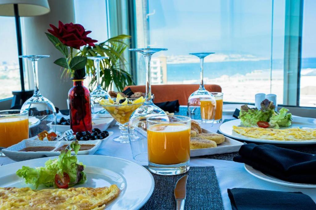 Mandarin Palace Hotel&Spa Tangier Bagian luar foto A breakfast table
