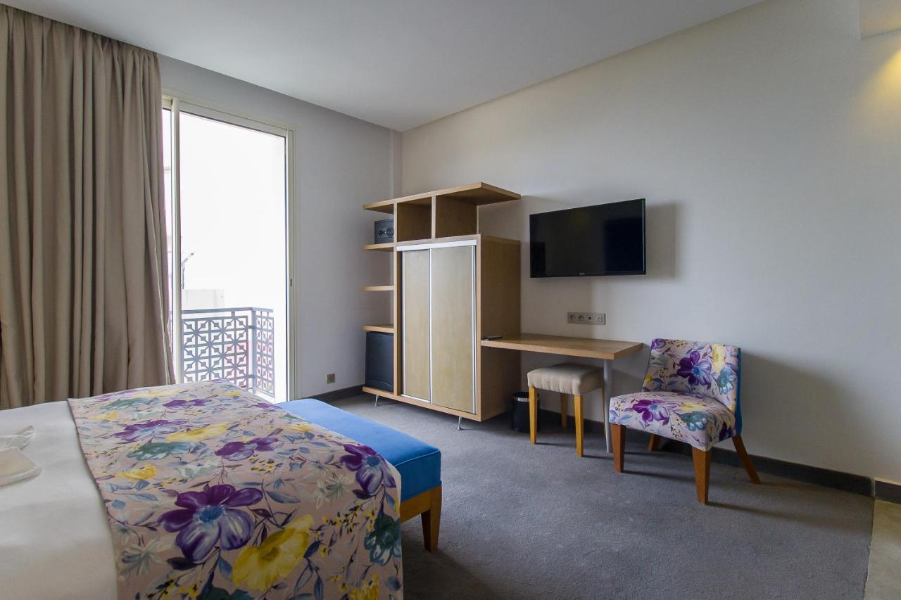 Mandarin Palace Hotel&Spa Tangier Bagian luar foto A room at the hotel